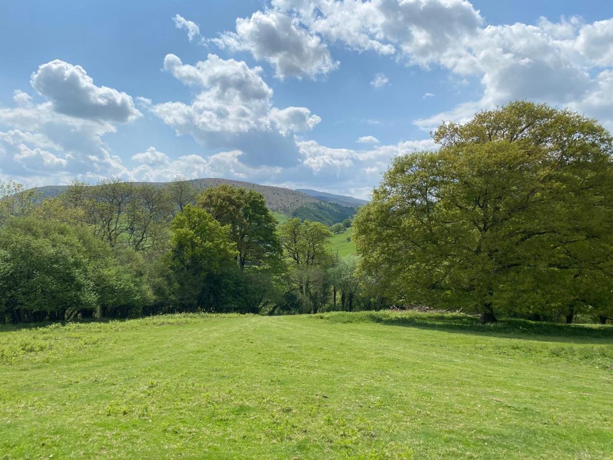 ホテル Black Mountains Glamping アバーガベニー エクステリア 写真
